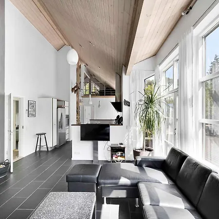 Beautiful On A Scenic Plot *